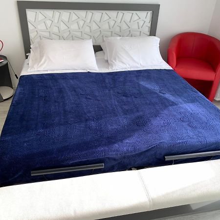 B&B Kelly Plus Lausanne Exteriör bild